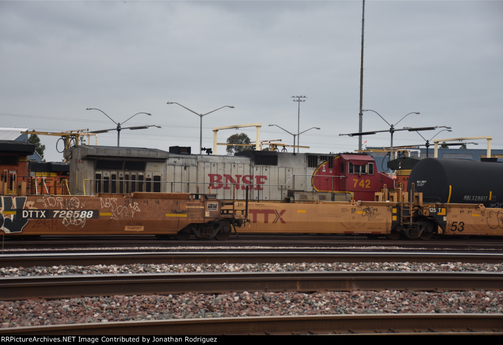 BNSF 742